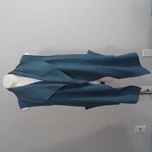 LE MODA Gray Sleeveless Pleated Open Front Fleece Vest. Casual.  Size S-L